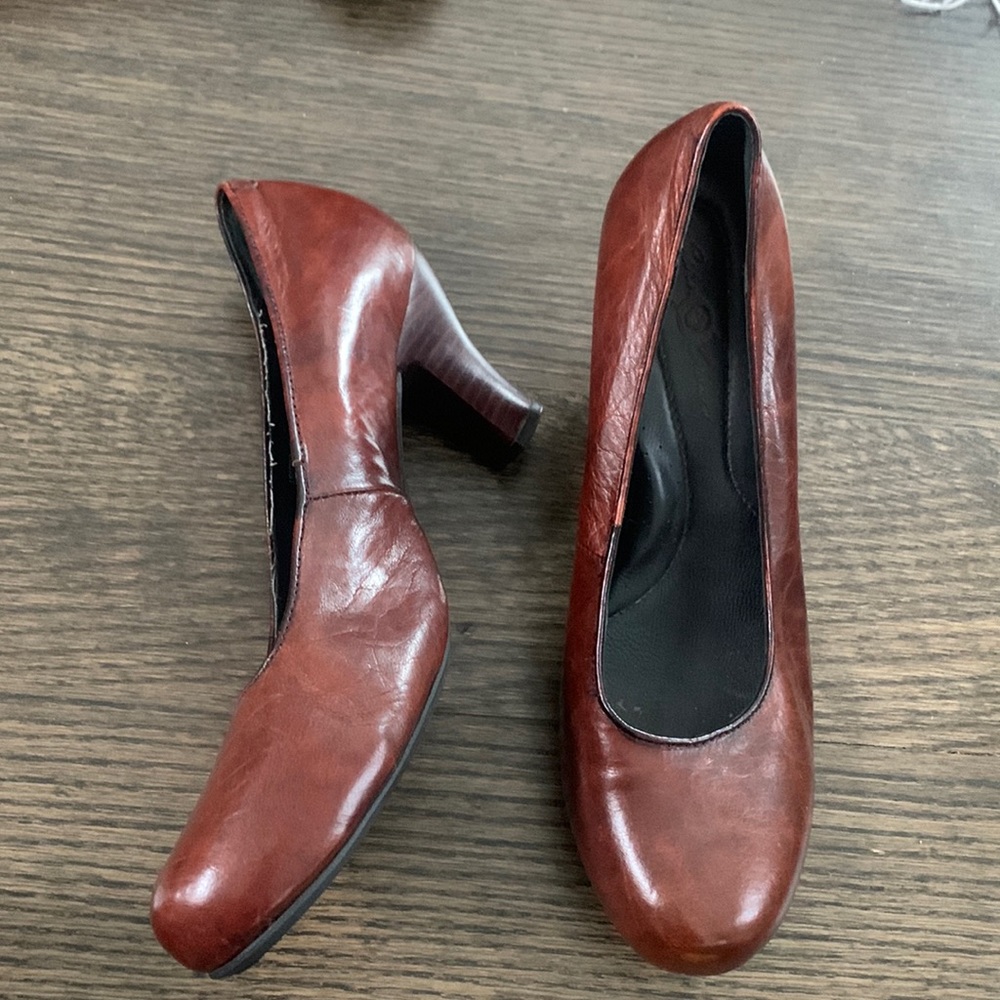 Born brown round toed heels